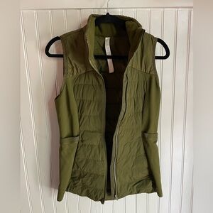 Lululemon pack it down vest, olive green, size 8